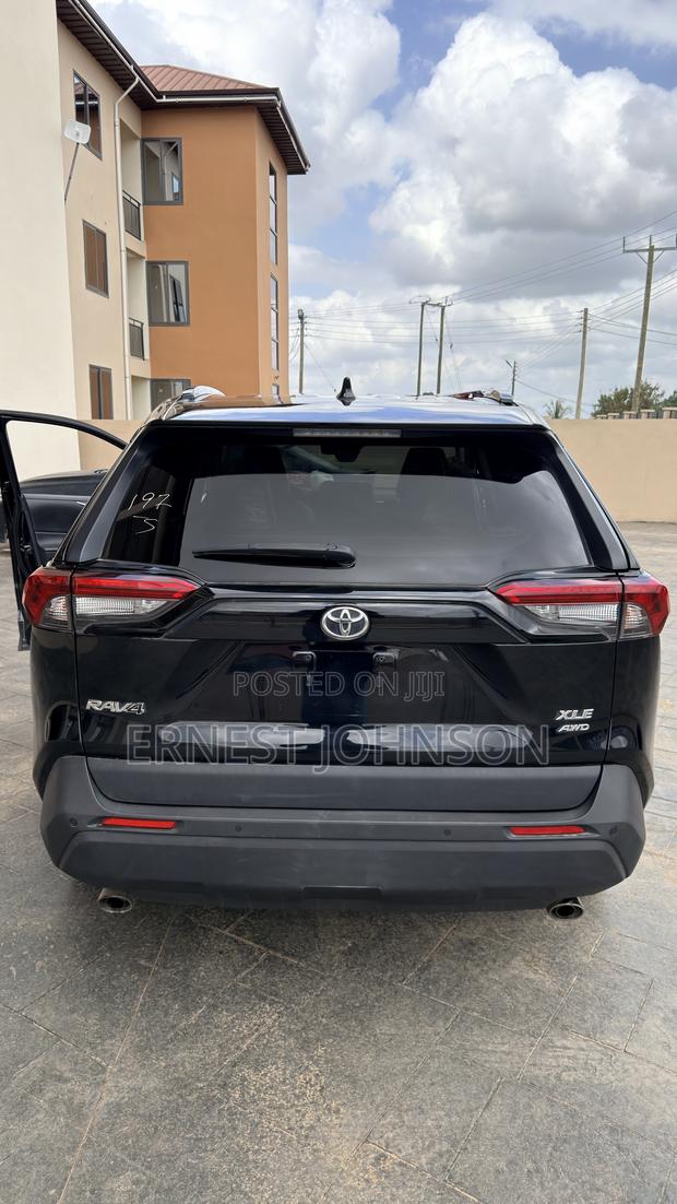 Toyota RAV4 XLE AWD 2019 Black