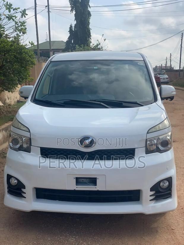 Toyota Voxy 2013 White