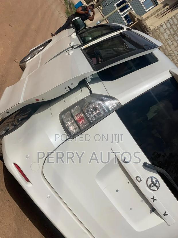 Toyota Voxy 2013 White