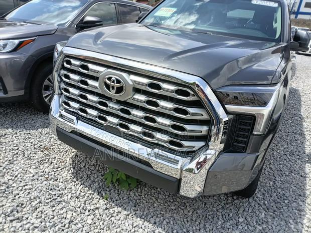 Toyota Tundra 2024 Black