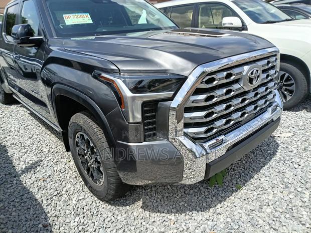Toyota Tundra 2024 Black