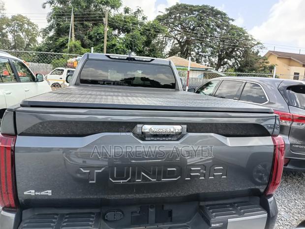 Toyota Tundra 2024 Black