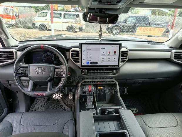 Toyota Tundra 2024 Black