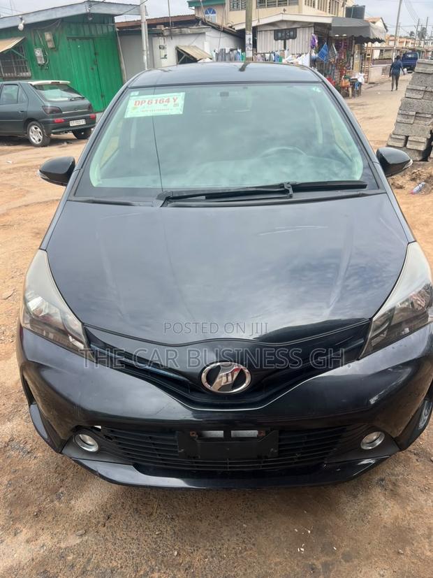 Toyota Vitz 1.3 FWD 5dr 2015 Black