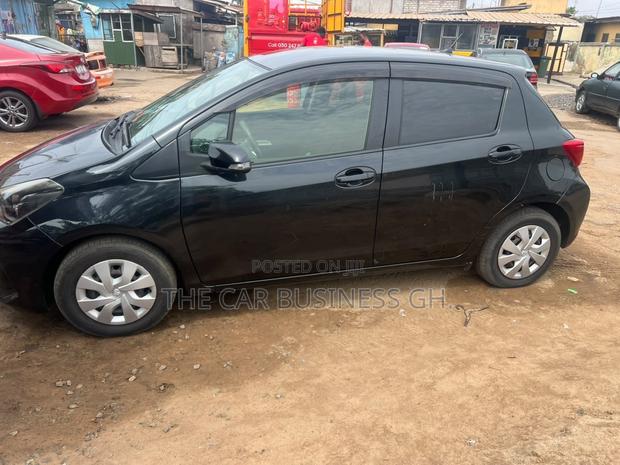 Toyota Vitz 1.3 FWD 5dr 2015 Black