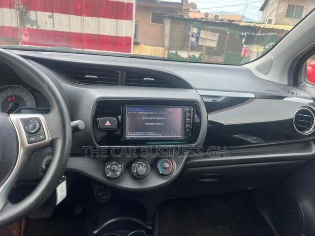Toyota Vitz 1.3 FWD 5dr 2015 Black