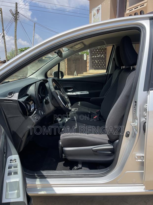 Toyota Vitz 1.3 FWD 5dr 2015 Silver