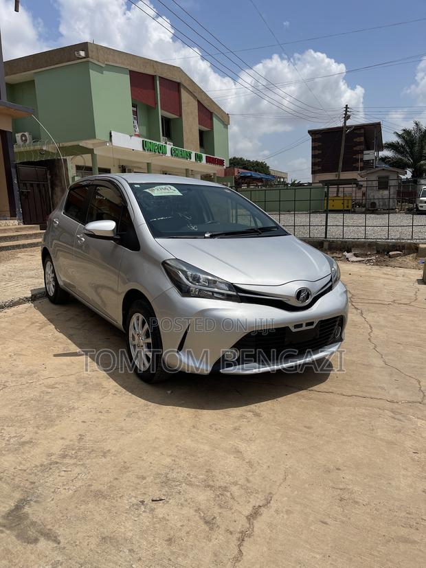 Toyota Vitz 1.3 FWD 5dr 2015 Silver