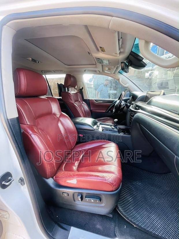 Lexus LX 570 AWD 2017 White