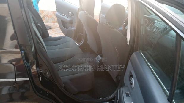 Nissan Versa 2011 Black