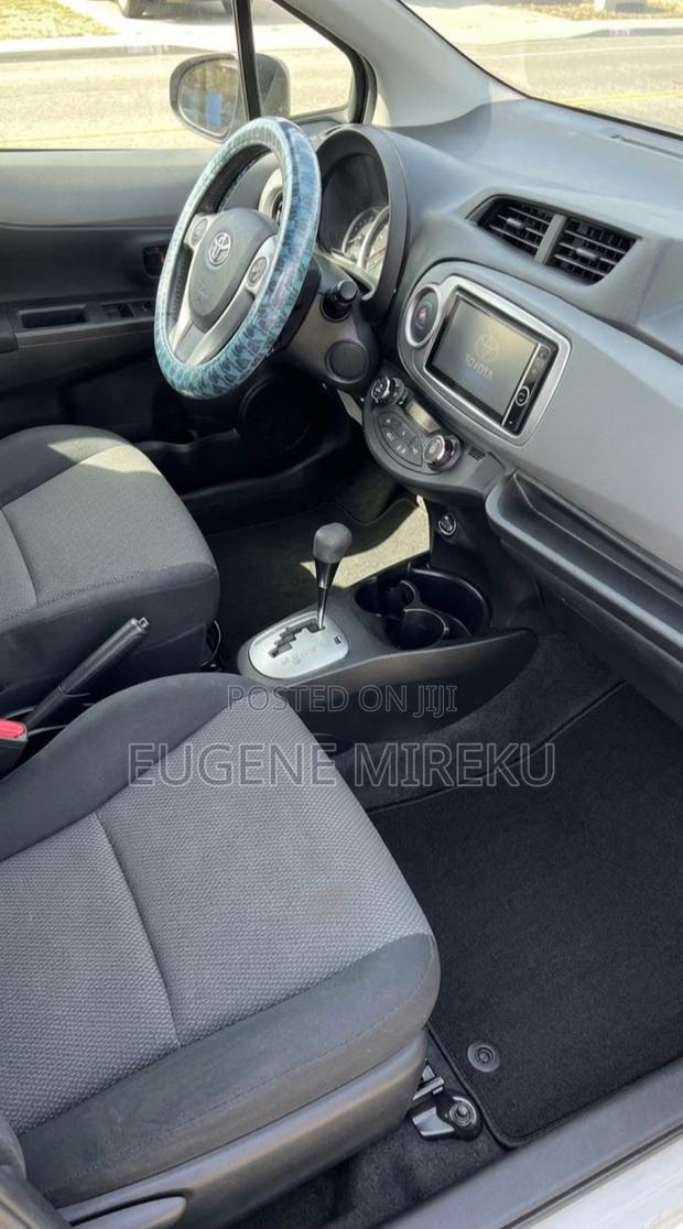 Toyota Vitz 2013 Silver
