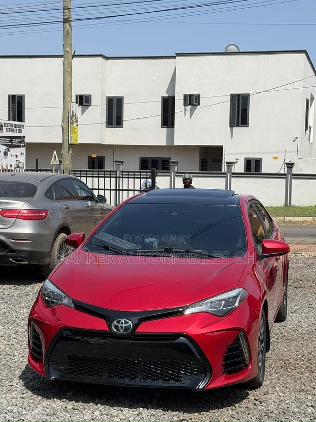 Toyota Corolla XLE 4dr Sedan (1.8L 4cyl CVT) 2017 Red