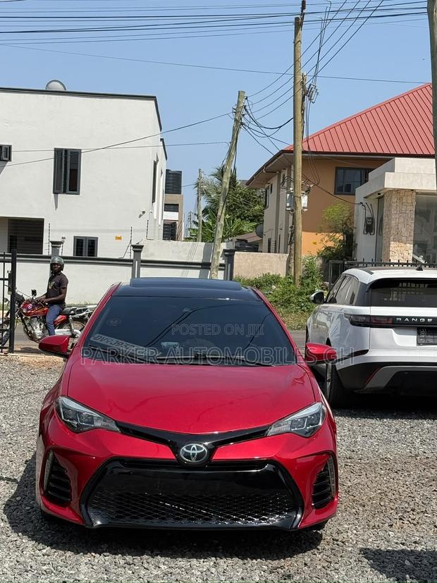 Toyota Corolla XLE 4dr Sedan (1.8L 4cyl CVT) 2017 Red