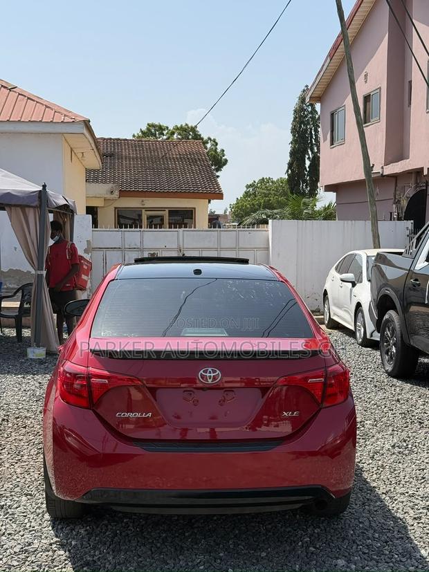 Toyota Corolla XLE 4dr Sedan (1.8L 4cyl CVT) 2017 Red