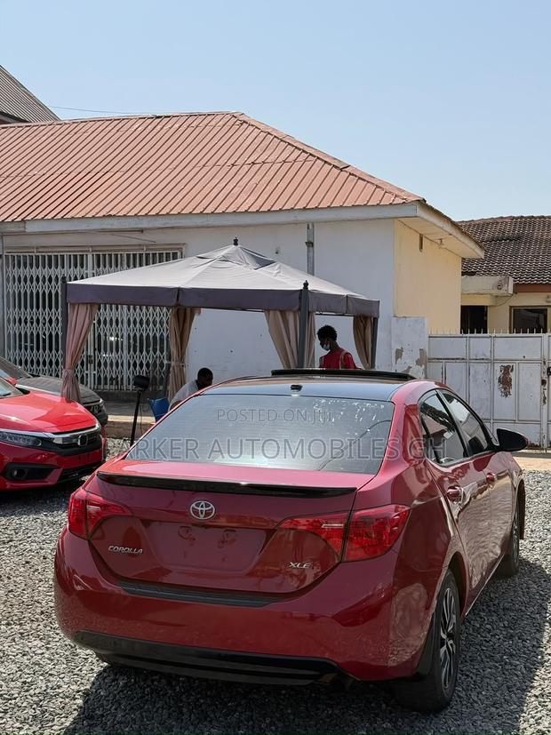 Toyota Corolla XLE 4dr Sedan (1.8L 4cyl CVT) 2017 Red