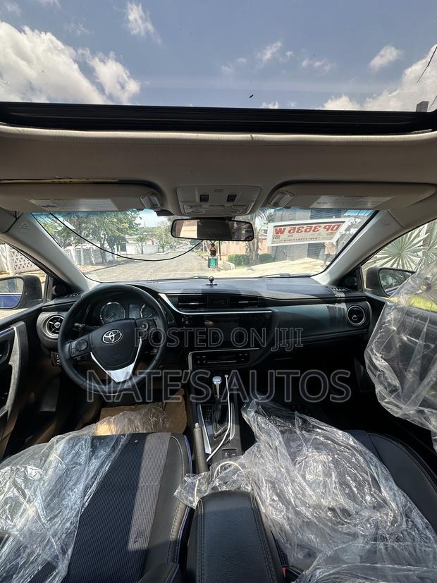 Toyota Corolla SE (1.8L 4cyl 2A) 2018 Blue