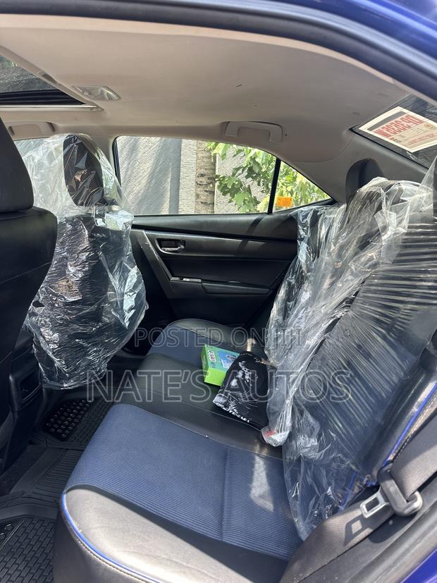Toyota Corolla SE (1.8L 4cyl 2A) 2018 Blue
