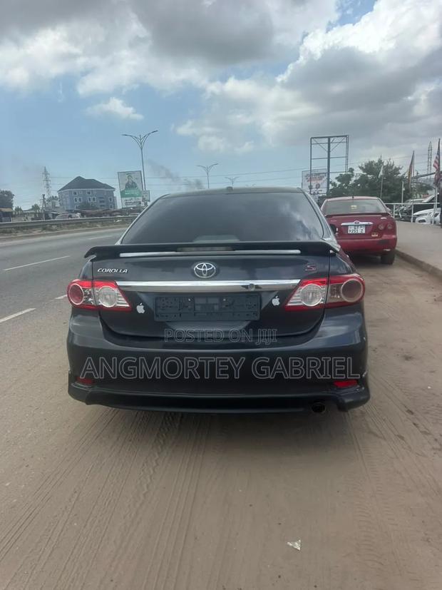 Toyota Corolla 2012 Gray