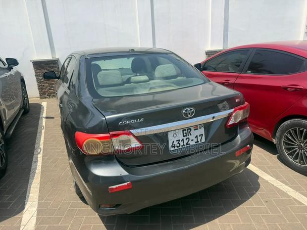 Toyota Corolla 2012 Gray
