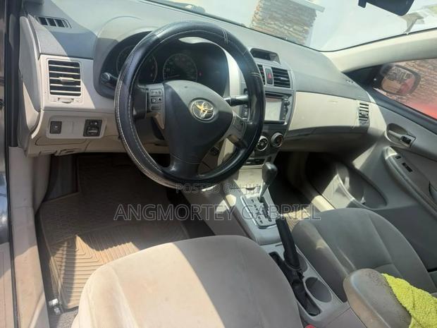 Toyota Corolla 2012 Gray