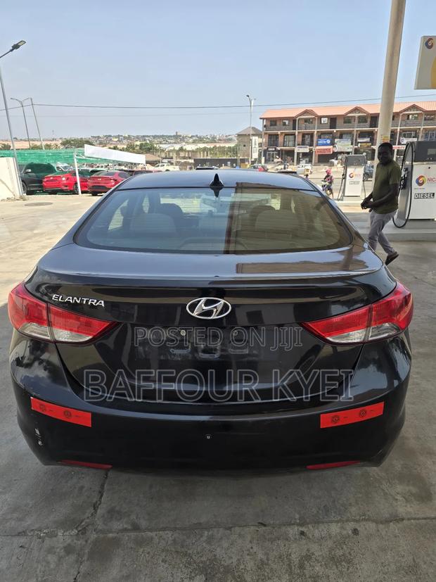 Hyundai Elantra Limited Sedan FWD (1.8L 4cyl 6A) 2013 Black