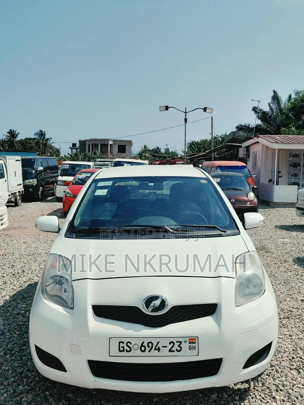 Toyota Vitz 2010 White
