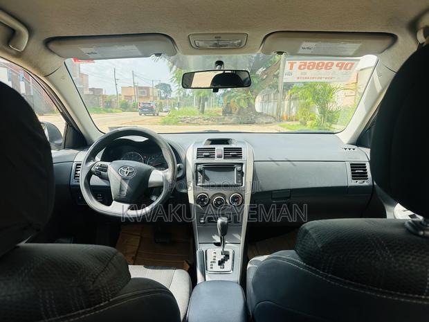 Toyota Corolla L 4-Speed Automatic 2013 Black