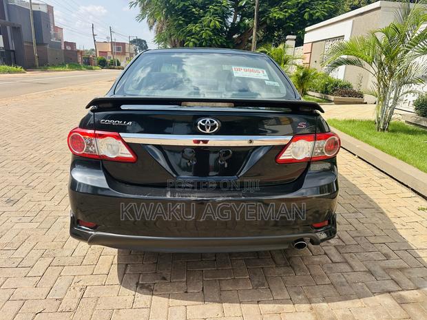 Toyota Corolla L 4-Speed Automatic 2013 Black