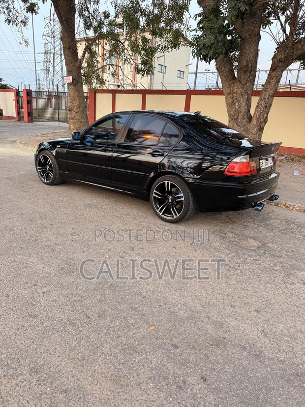 BMW 318i 2010 Black