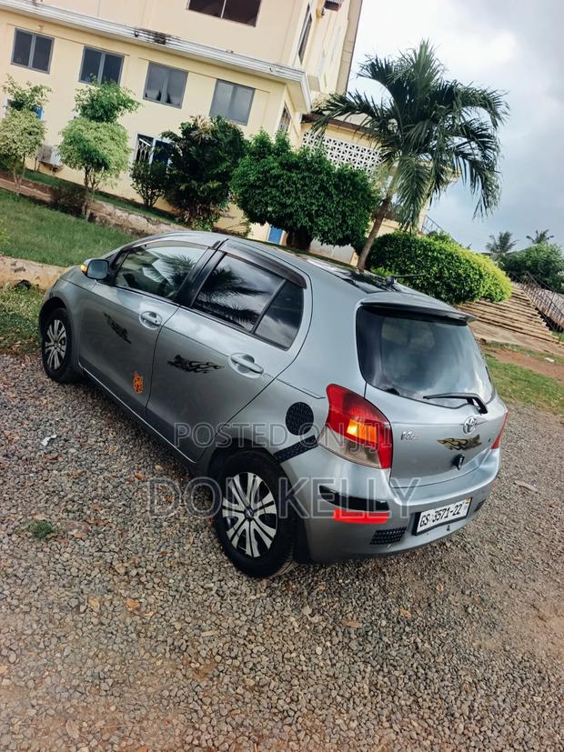 Toyota Vitz 2010 Gray