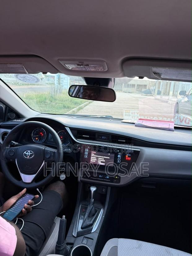 Toyota Corolla LE 4dr Sedan (1.8L 4cyl CVT) 2016 White