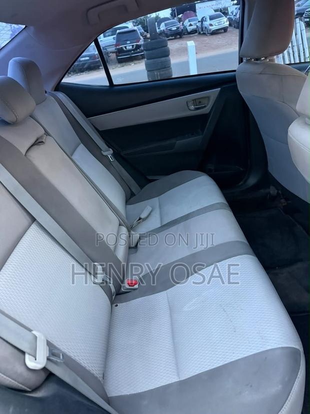 Toyota Corolla LE 4dr Sedan (1.8L 4cyl CVT) 2016 White