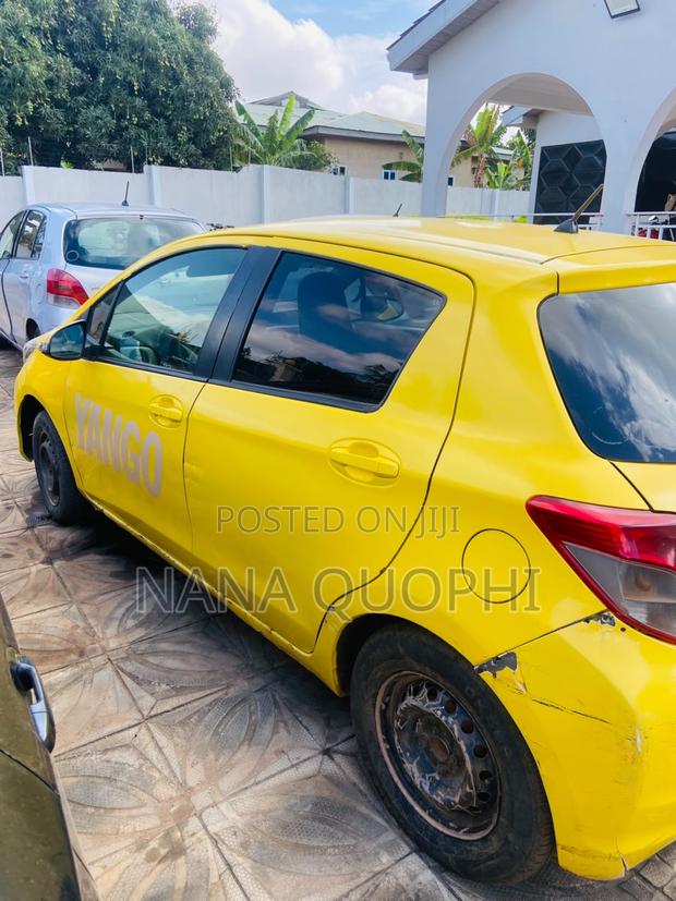 Toyota Vitz 2013 Yellow