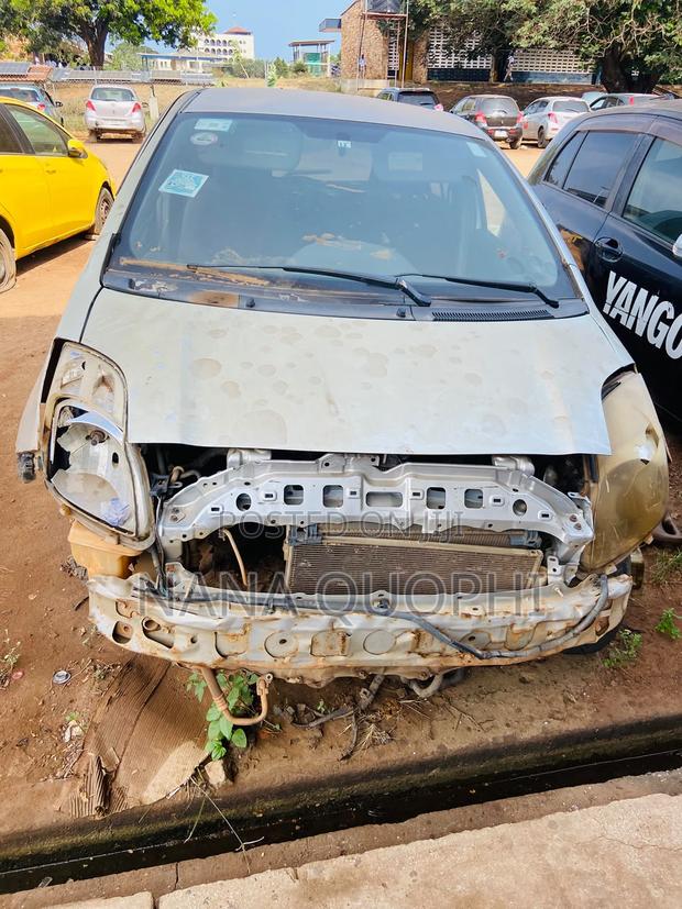 Toyota Vitz 2010 Silver