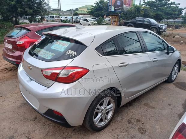 Chevrolet Cruze LT Auto Hatchback 2017 Silver