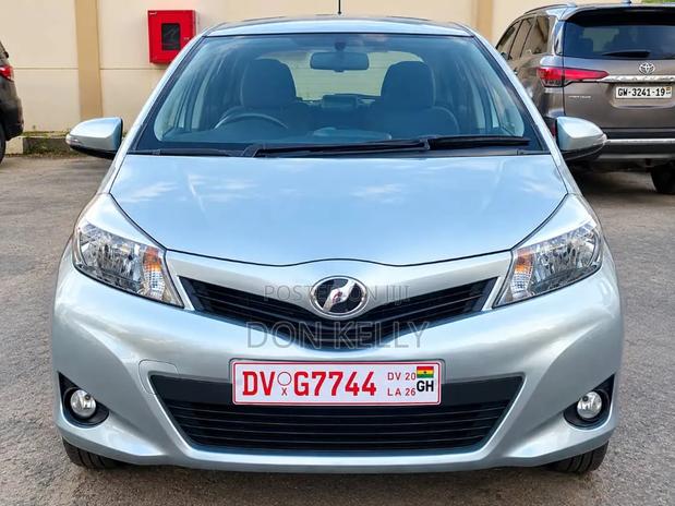 Toyota Vitz 2013 Silver