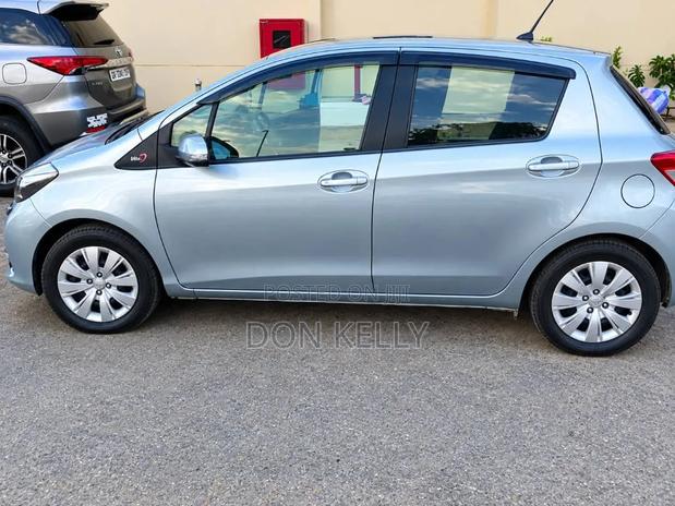 Toyota Vitz 2013 Silver