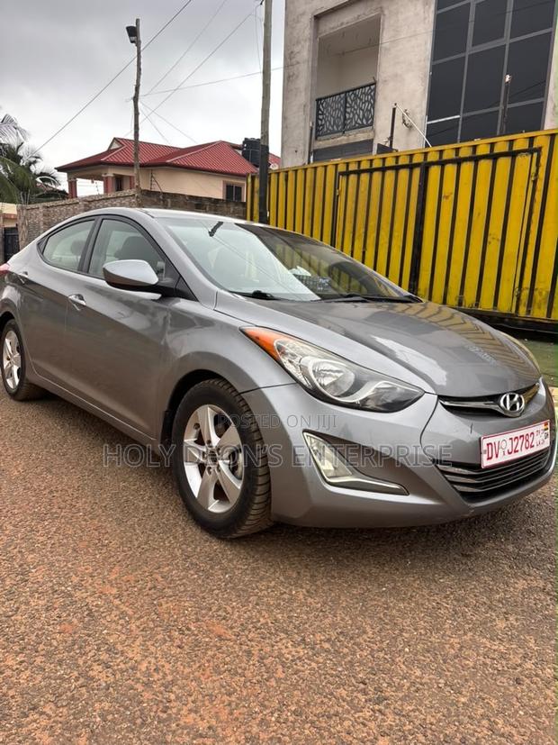 Hyundai Elantra GLS Sedan FWD (1.8L 4cyl 6A) 2013 Gray