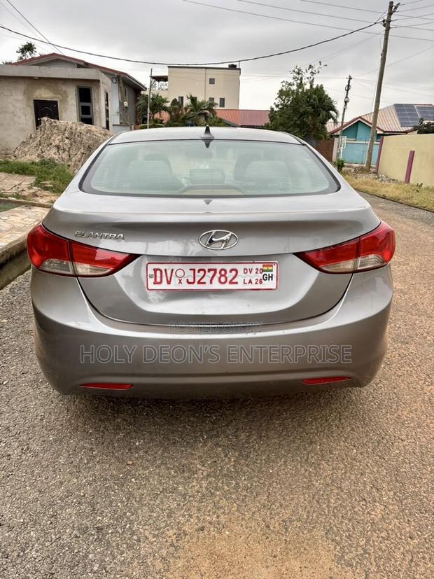 Hyundai Elantra GLS Sedan FWD (1.8L 4cyl 6A) 2013 Gray