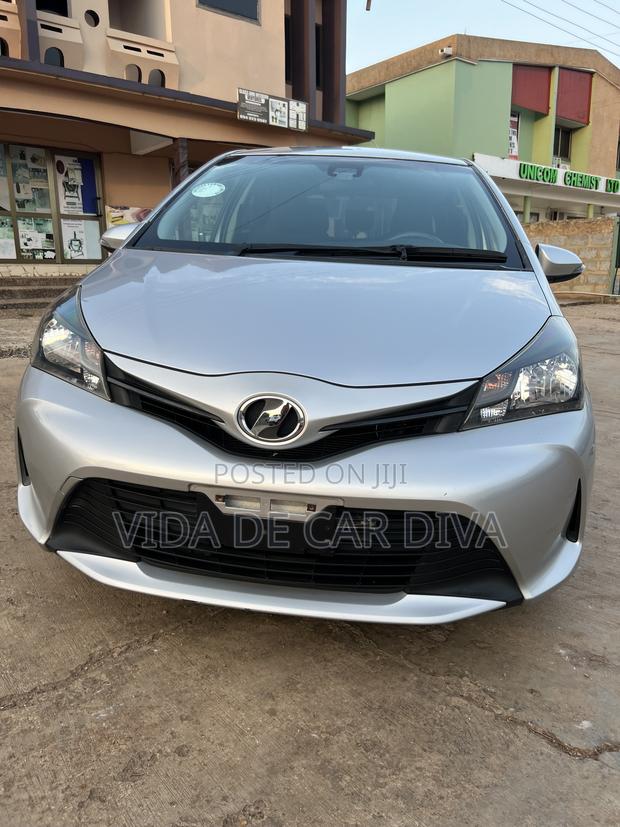Toyota Vitz 1.0 FWD 5dr 2015 Silver