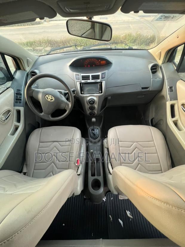 Toyota Vitz 2010 Black