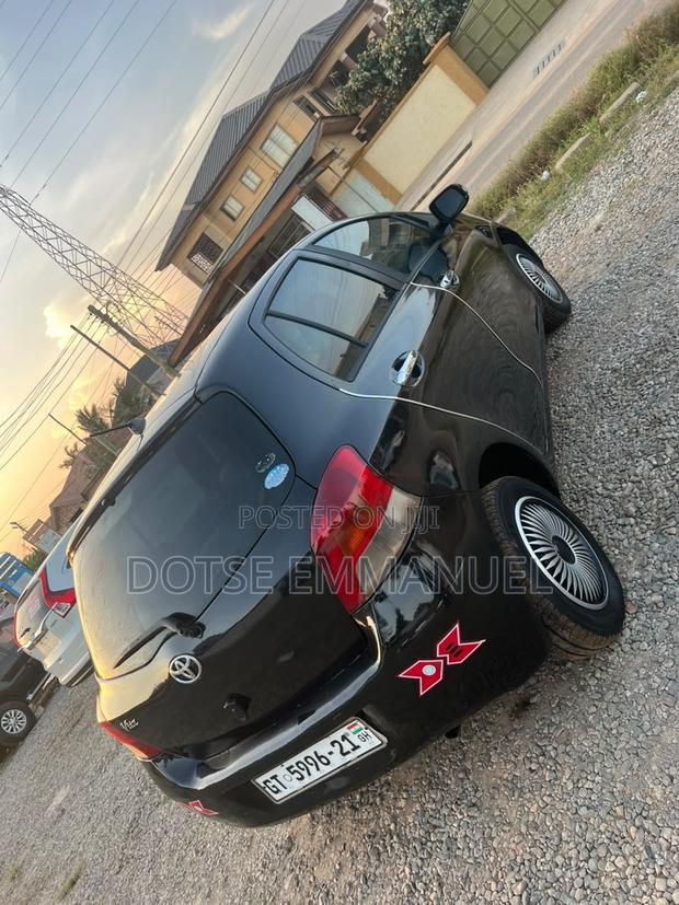 Toyota Vitz 2010 Black