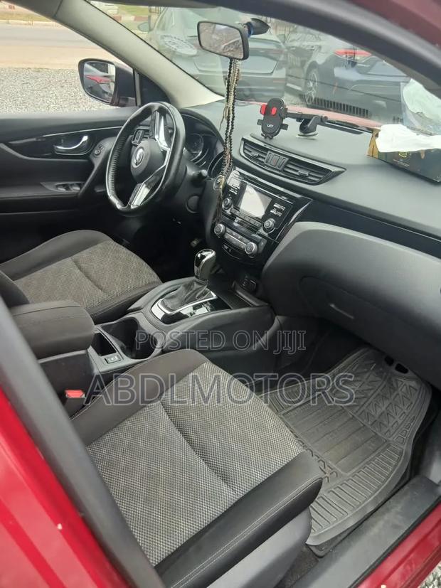 Nissan Qashqai 2018 Red