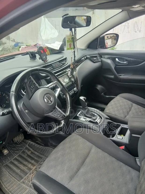 Nissan Qashqai 2018 Red
