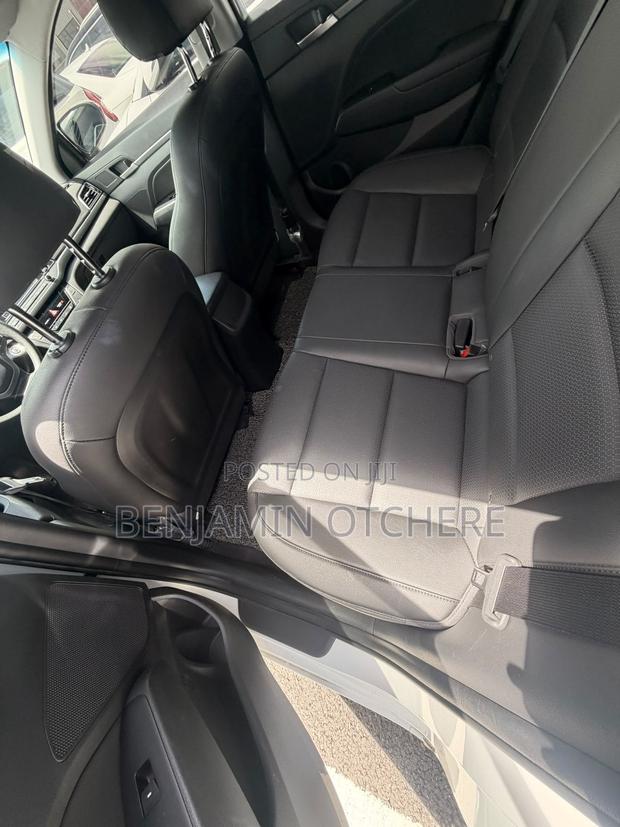Hyundai Avante 2018 White