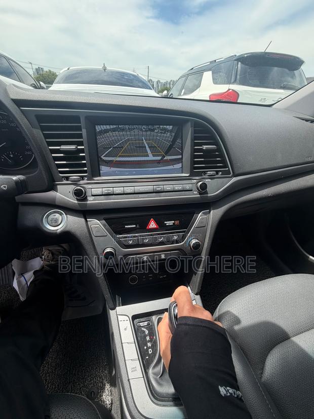 Hyundai Avante 2018 White