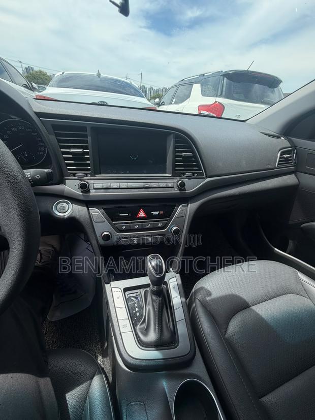 Hyundai Avante 2018 White