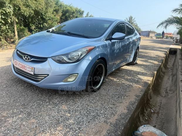 Hyundai Elantra Limited Sedan FWD (1.8L 4cyl 6A) 2013 Blue