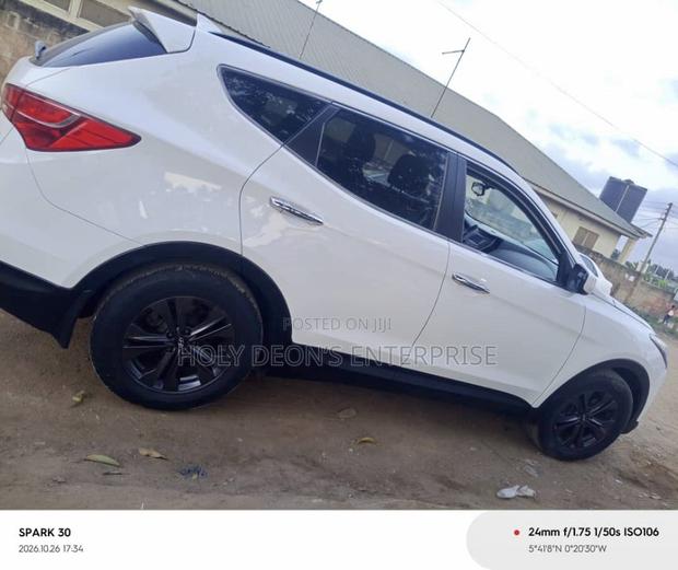 Hyundai Santa Fe GLS 4dr SUV AWD (3.3L 6cyl 6A) 2014 White