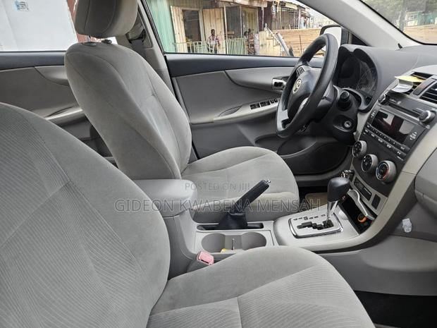 Toyota Corolla LE 4dr Sedan (1.8L 4cyl 4A) 2013 Gray